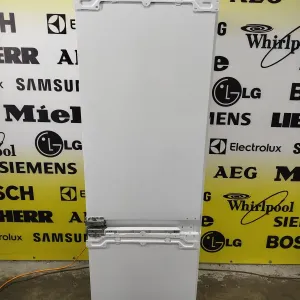 Холодильник фірми AEG, для вмонтування в меблі