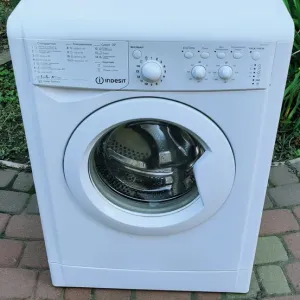 Стиральная машинка Indesit на 5 кг