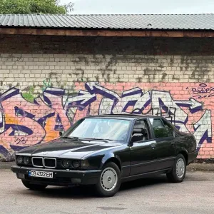 Продам BMW E32 735I
