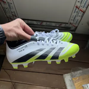 Бутси копи adidas predator дитячі 39р