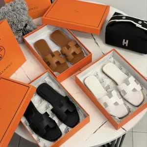 Тапочки Hermes.