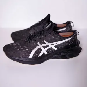 Бігові кросівки Asics Gel Novablast 2 45 розмір оригінал чудовий стан
