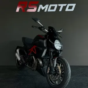 Ducati Diavel Carbon 2011 рік