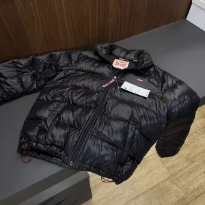 Жіночий легенький пуховик Levi’s новий оригінал
