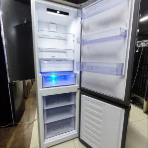 Холодильник BEKO rnca366e30zxb ідеальний стан зі складу