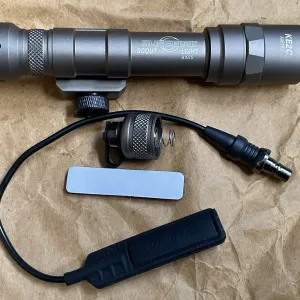 Фонарь тактический Surefire scout M600