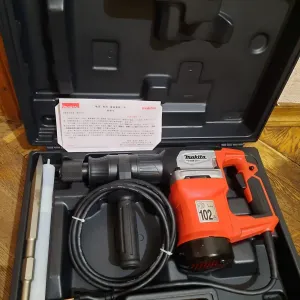 Абсолютно новий,оригінал!!Відбійний молоток Makita M8600,900вт,7.2дж,патрон HEX-17мм