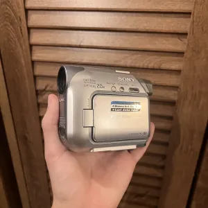 Відеокамера Sony Handycam DCR-HC32E MiniDV / топовий комплект з док-станцією