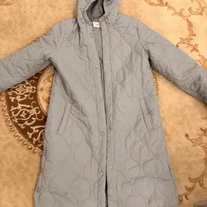 Продам куртку,желетку