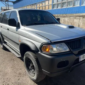Mitsubishi Pajero Sport ( Містубісі Паджеро спорт) 2,5 дизель 2004 рік Повний привід 4Х4 Гарний позашляховик