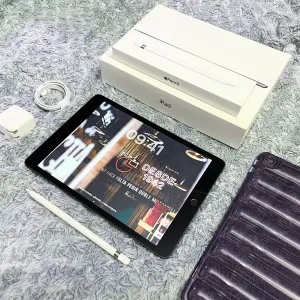 IPad 8 (32 gb) LTE, отличное состояние + стекло! A2270