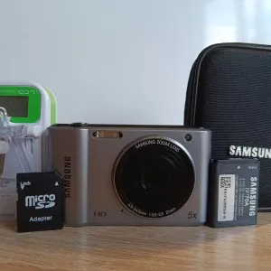 Компактний цифровий фотоапарат Samsung ES90 + повний комплект (чохол, адаптер, зарядне)