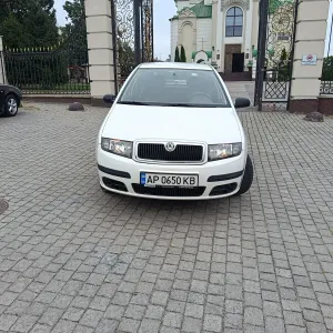Продам машину SKODA FABIA