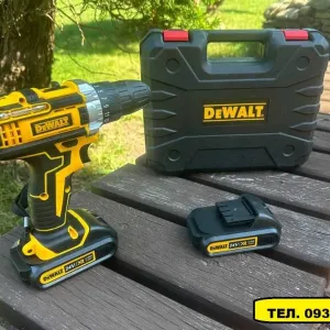 Дрель-шуруповерт на аккумуляторе DeWALT с набором инструментов в кейсе
