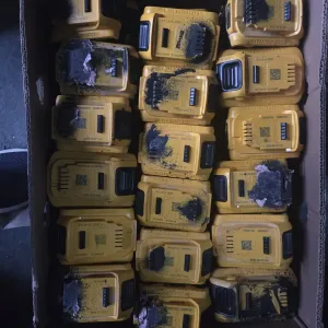 Dewalt 18v 5ah 24-25рік випуску під ремонт ціна вказана за 1шт  є кількість