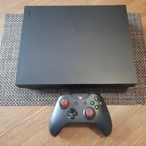 Xbox One X 500gb + геймпад