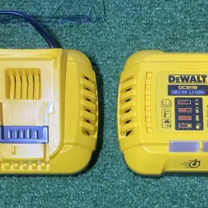 Зарядка 8a  dewalt 18V DCB118 девальт нові