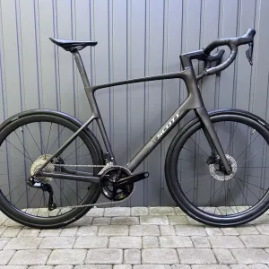 Scott Addict  30 Carbon | Ultegra Di2 | Аеродинамічний шосер преміум-класу