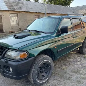 Mitsubishi Pajero Sport ( Містубісі Паджеро спорт) 2,5 Дизель 2003 рік Повний Привід Гарний позашляховик