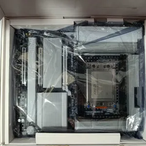 AMD Ryzen Threadripper 7970X (32 ядра/64 потоків та повна PCI шина на 3 карти) + топова мат плата GIGABYTE TRX50 AERO D AMD sTR5 AI Motherboad