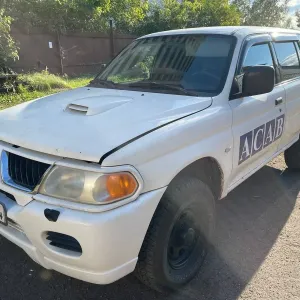 Mitsubishi Pajero Sport( Мітсубісі Паджеро Спорт) 2,5 Дизель Механіка Повний привід 4Х4 Гарний позашляховик