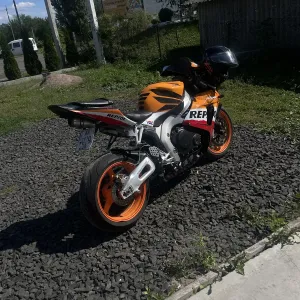 Продам мотоцикл Honda cbr 1000rr