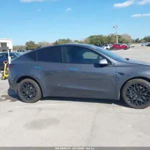 Колеса в зборі Tesla Model Y R20 235/40 Yokohama+ диски Liquid Metal