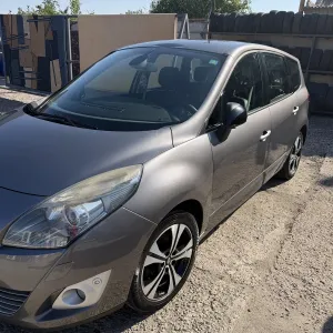 RENAULT  scenic  BASSE.