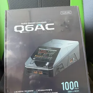 Зарядний пристрій ToolkitRC Q6AC 1000W / 4 канала / блок живлення 400W