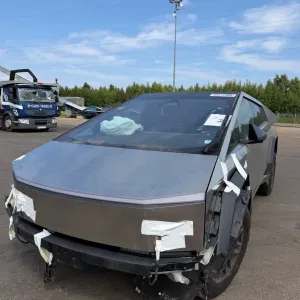 Tesla Cybertruck 24 рік