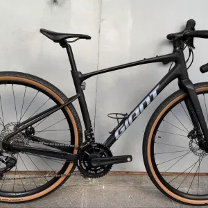 Гравійний велосипед Giant Revolt 0, розмір M, 2026, GRX 820 2x12передач