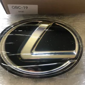 Значок(эмблема) LEXUS под дистроник (радар) ES,GS,IS,NX,RX,UX,RC,CT