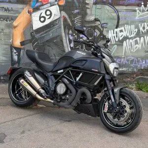 Мотоцикл Ducati Diavel Carbon 1200 2017 рік