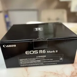 Canon EOS R6 Mark II У наявності