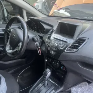 Ford Fiesta мультимедійна система з великим екраном