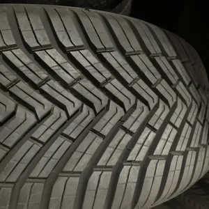 Шины б/у всесезонные 205/55-16 Continental all season contact