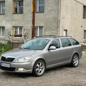 Продам доглянутий автомобіль у відмінному стані.