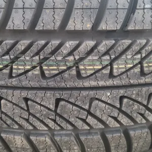 255 60 18 Goodyear UltraGrip 8 Performance
