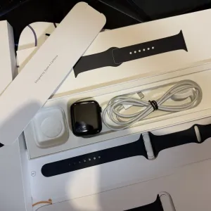Продам Apple Watch SE2 44MM