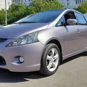 Mitsubishi Grandis 2006 на автомате с маленьким пробегом
