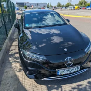 MERCEDES EQE Електромобіль