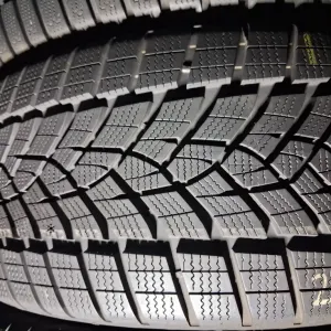 245/40 19 Goodyaer Ultra grip perfomance шини б/у зима Комплект , Пара