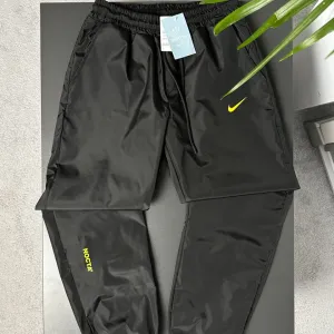 Штани чоловічі Nike NOSTA