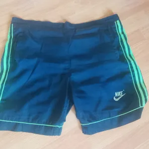 Спортивні шорти Nike