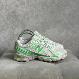 Кросівки New Balance 740