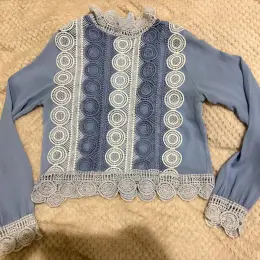 Блуза жіноча блакитна з мереживом розмір S