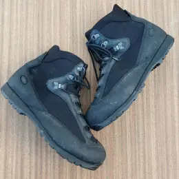 Черевики трекінгові AKU Vibram