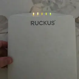 Точка доступу Wi-Fi 6 Ruckus R550 + блок живлення та кабелі