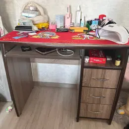 Письмовий стіл з шафками та поличками
