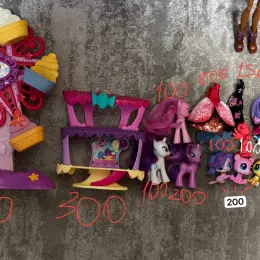 Іграшки My Little Pony та Littlest Pet Shop: будинок, карусель, фігурки